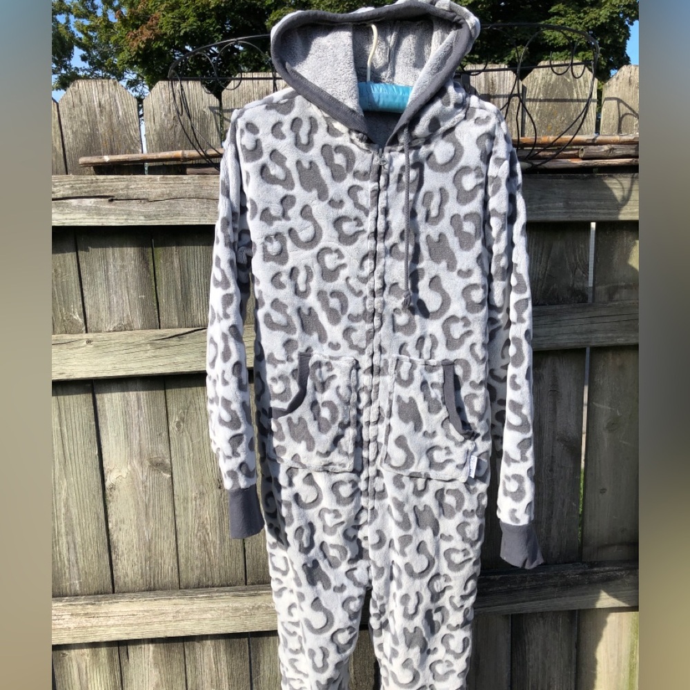 Women’s Cozy Hooded Leopard Print Onesie - Gray